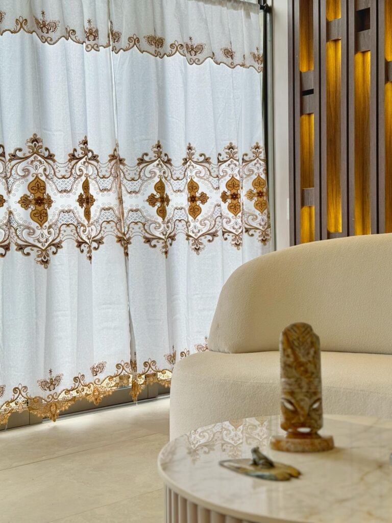 Cortina Tela Jacquard Bordada con Velo